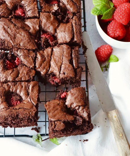 Himbeer-Brownies Saftige Himbeer-Brownies mit frischen Beeren