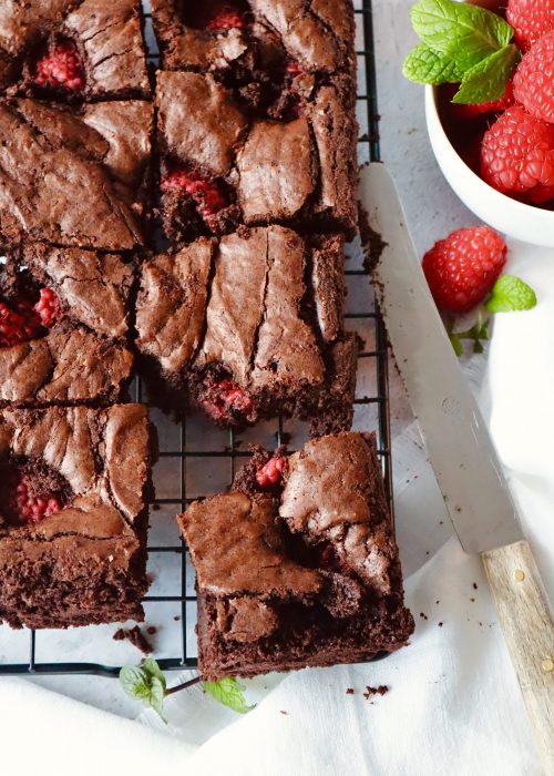 Himbeer-Brownies Saftige Himbeer-Brownies mit frischen Beeren