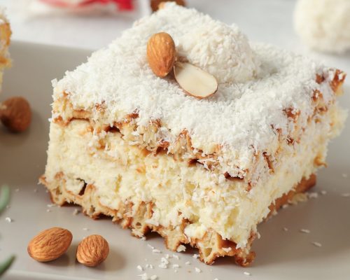 Raffaello Waffelschnitten mit Kokos Raffaello Waffelschnitten mit Kokos, Mandeln und cremiger Raffaello-Füllung
