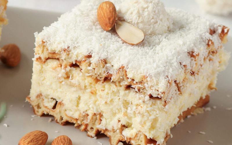 Raffaello Waffelschnitten mit Kokos, Mandeln und cremiger Raffaello-F&uuml;llung
