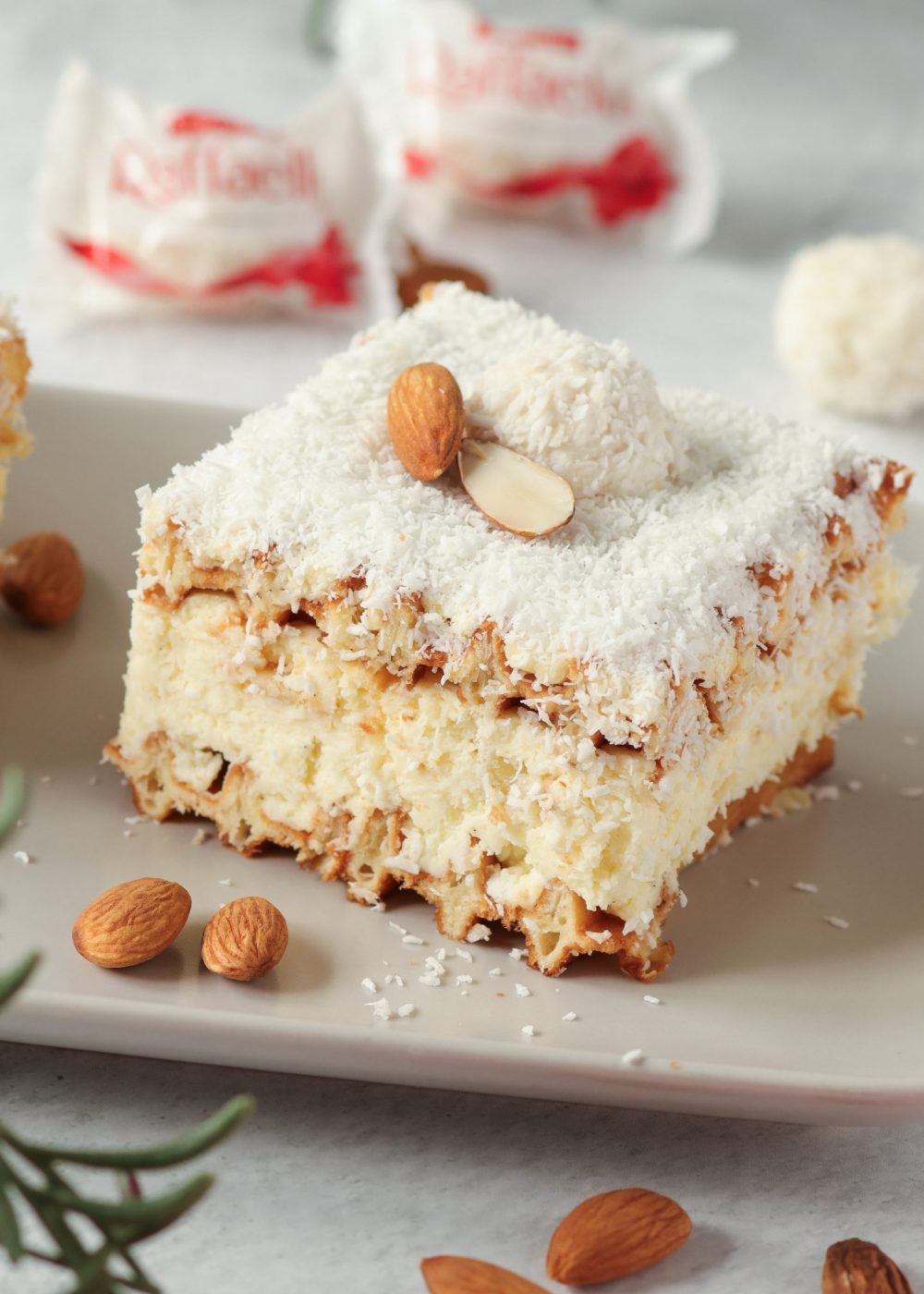Raffaello Waffelschnitten mit Kokos, Mandeln und cremiger Raffaello-F&uuml;llung