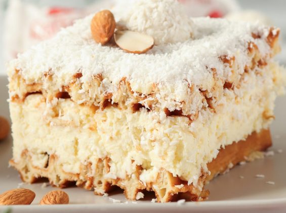 No-Bake Raffaello Waffelschnitten mit Kokos und cremiger Raffaello-F&uuml;llung