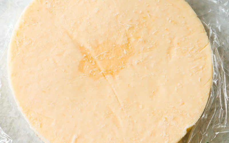Gefrorener Lemon Curd Fruchtspiegel f&uuml;r Torten von oben fotografiert