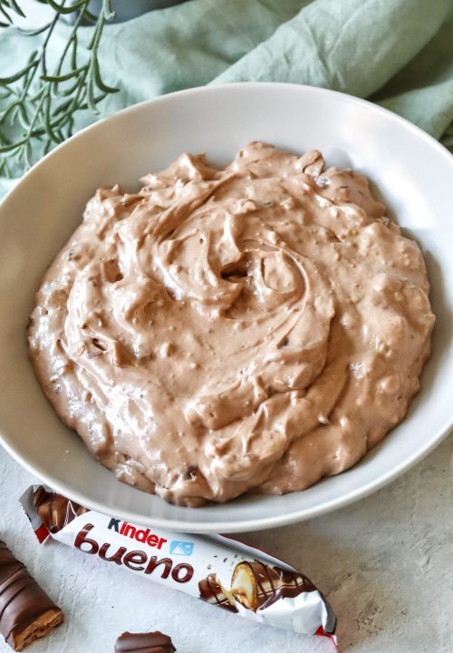 Kinder-Bueno-Creme als stabile Tortenf&uuml;llung mit Kinder Bueno und Haselnusscreme